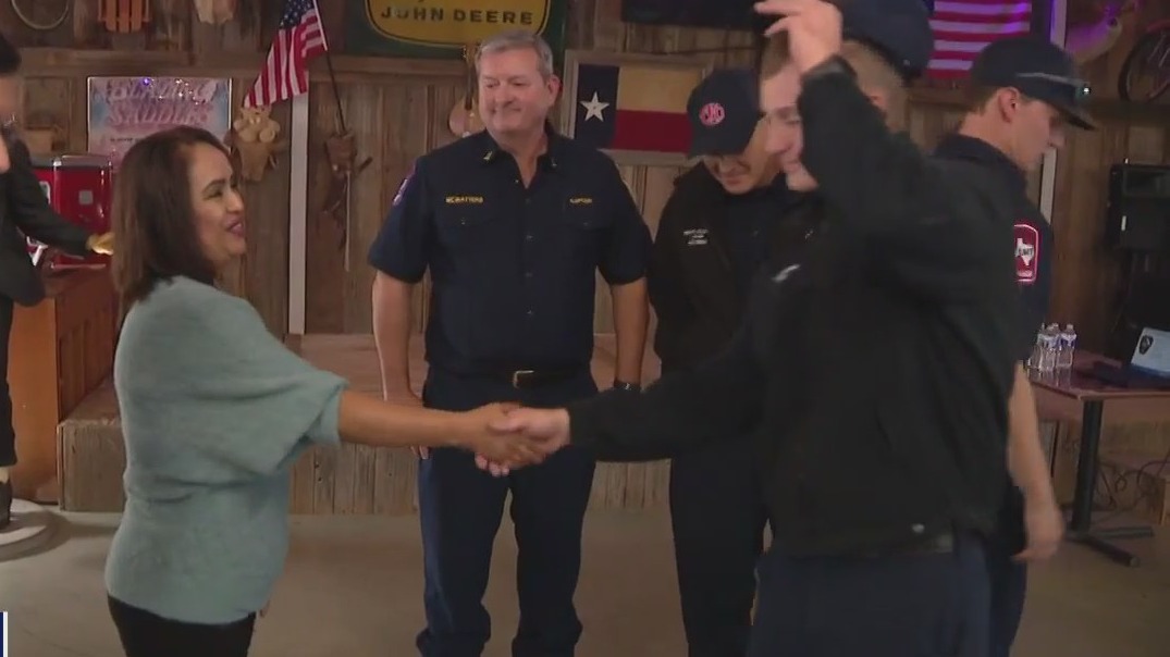 Carrollton waitress meets team who saved her life